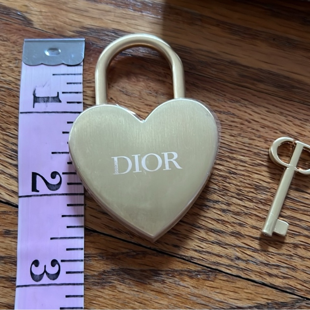 Dior Heart Padlock & Key W/Box 2023 Valentine Limited Novelty - Picture 7 of 7